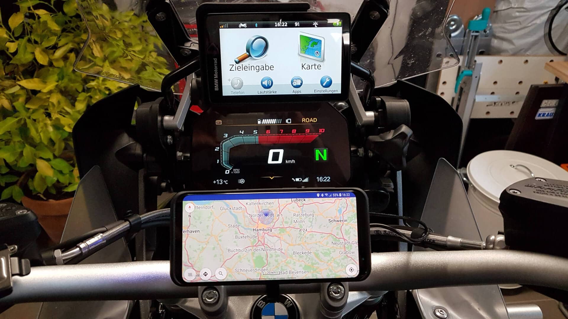 Smartphone Halterung mit QI Ladefunktion