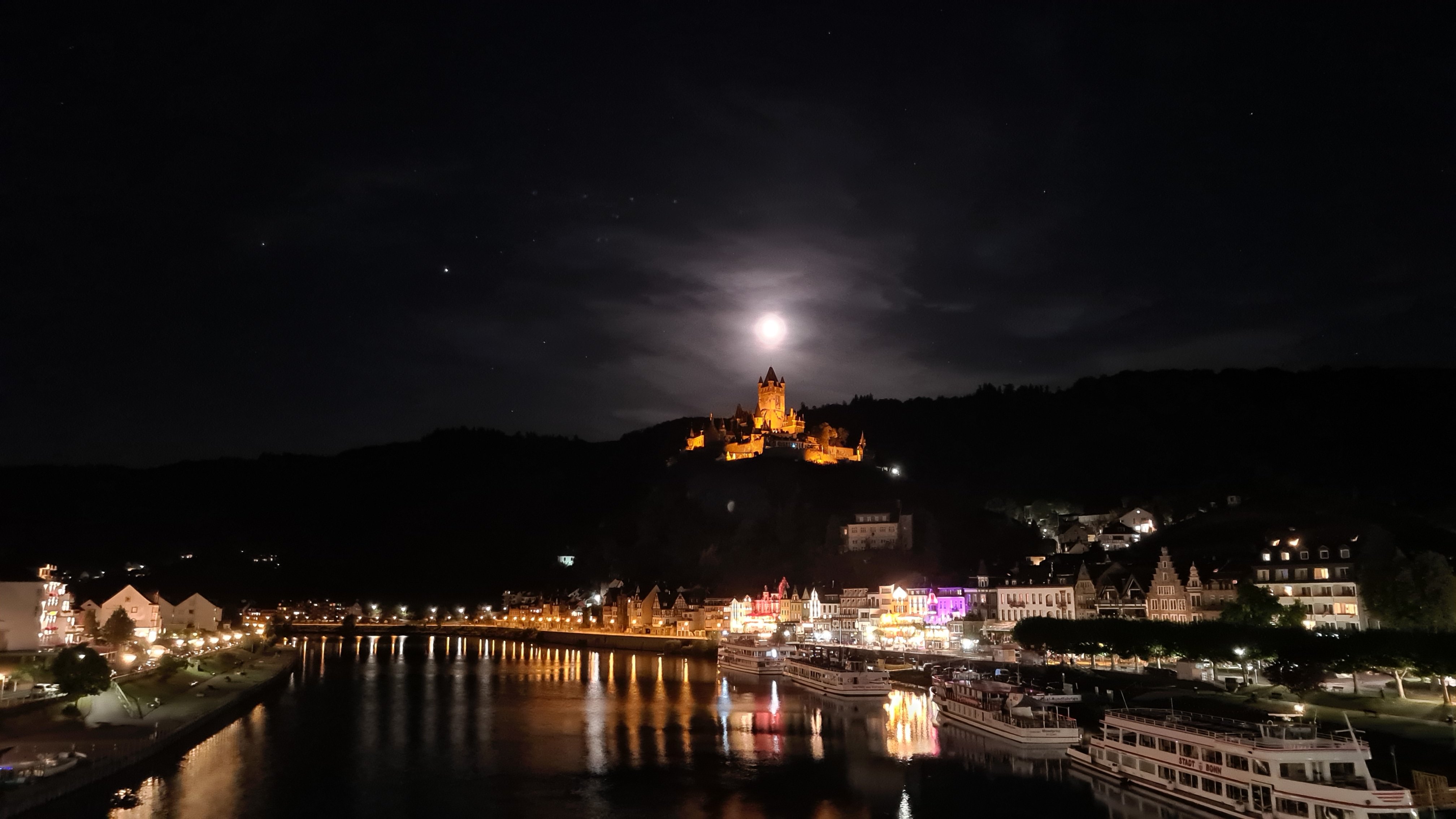 Burg Cochem und Mosel bei Nacht