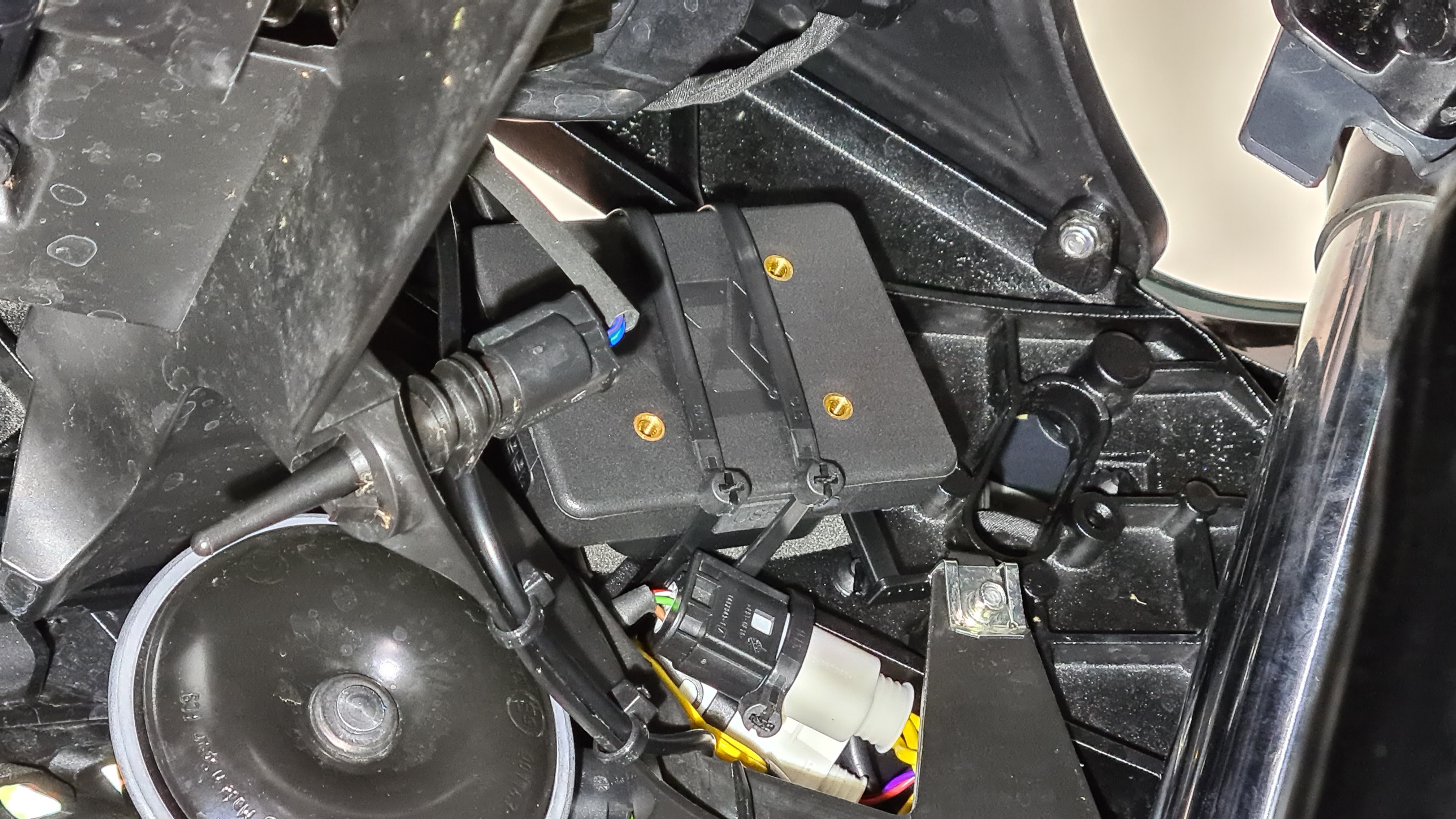 Versteckte WunderLINQ Montage im Bereich des Cartool-Stecker