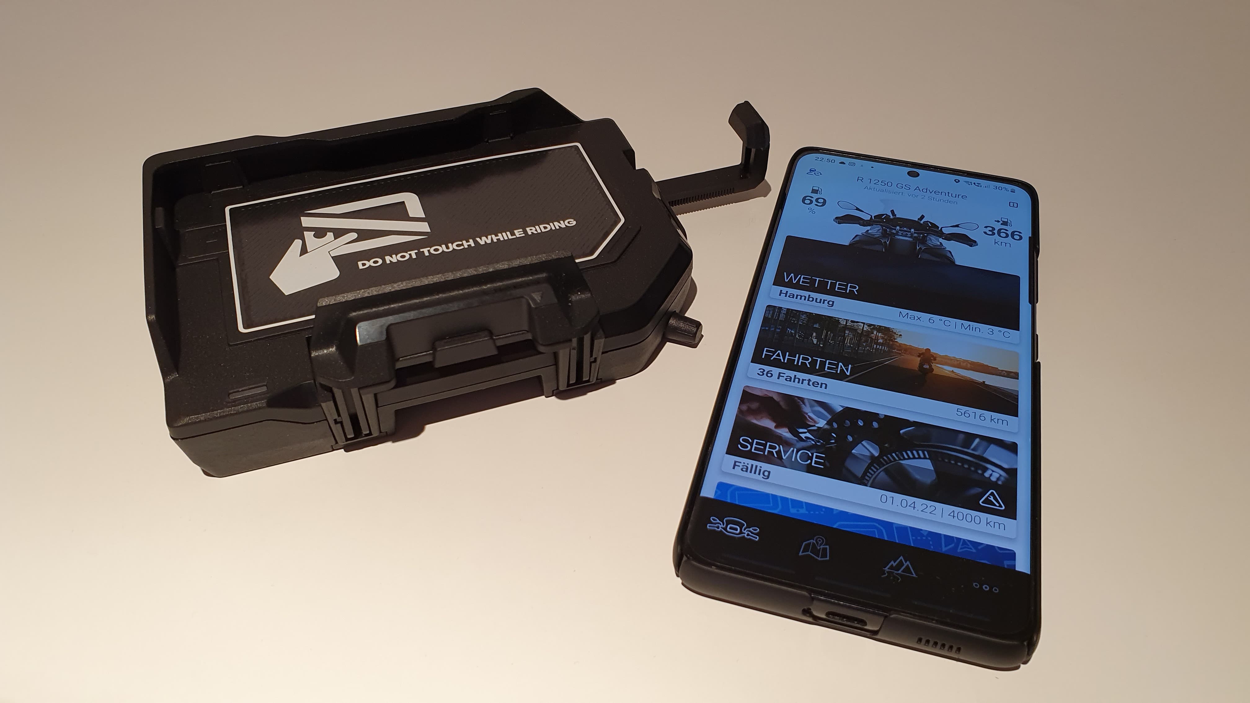 BMW Connected Ride Cradle mit BMW App