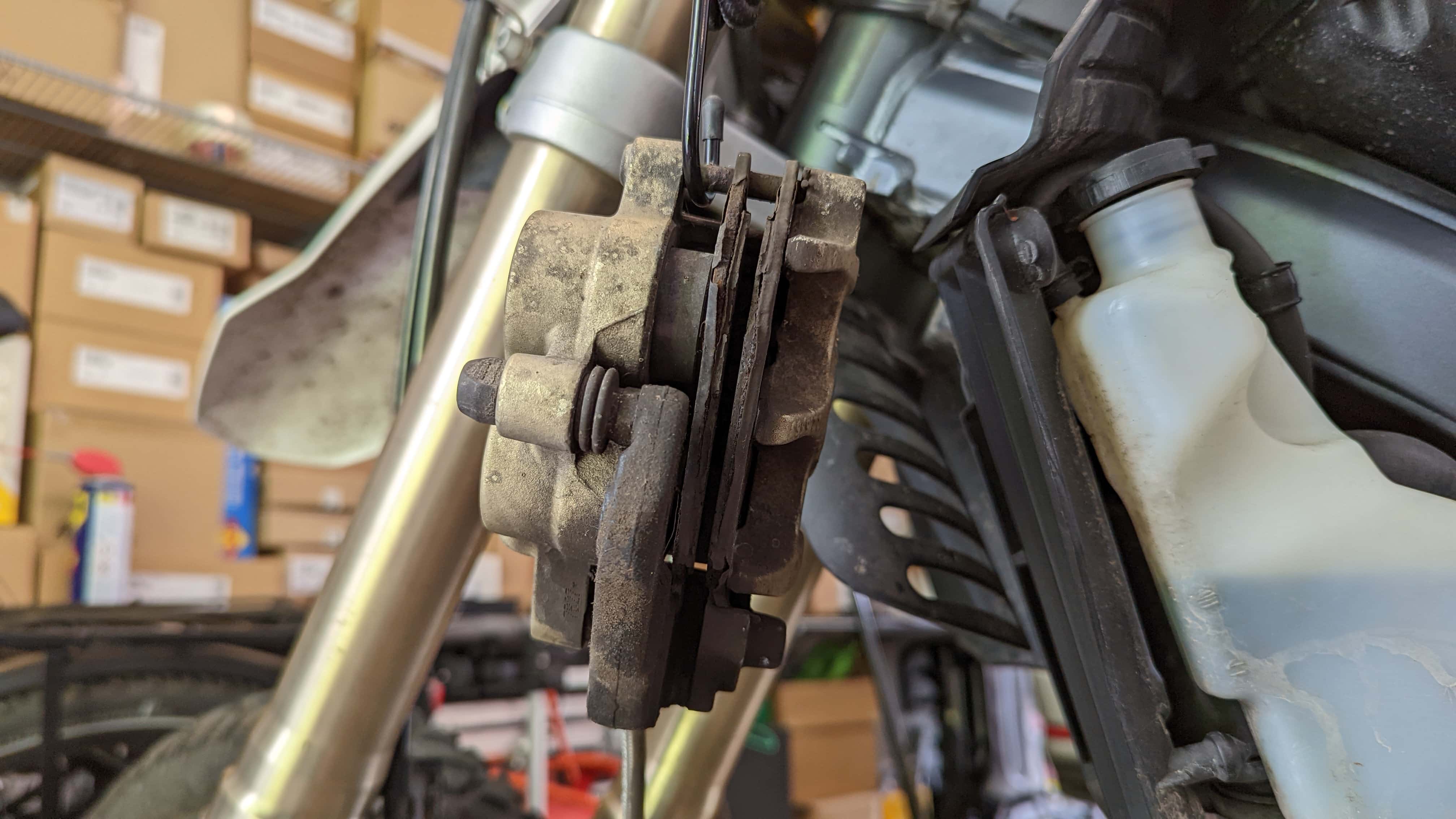 Schlechter Zustand der Bremszange BMW G 650 XChallenge