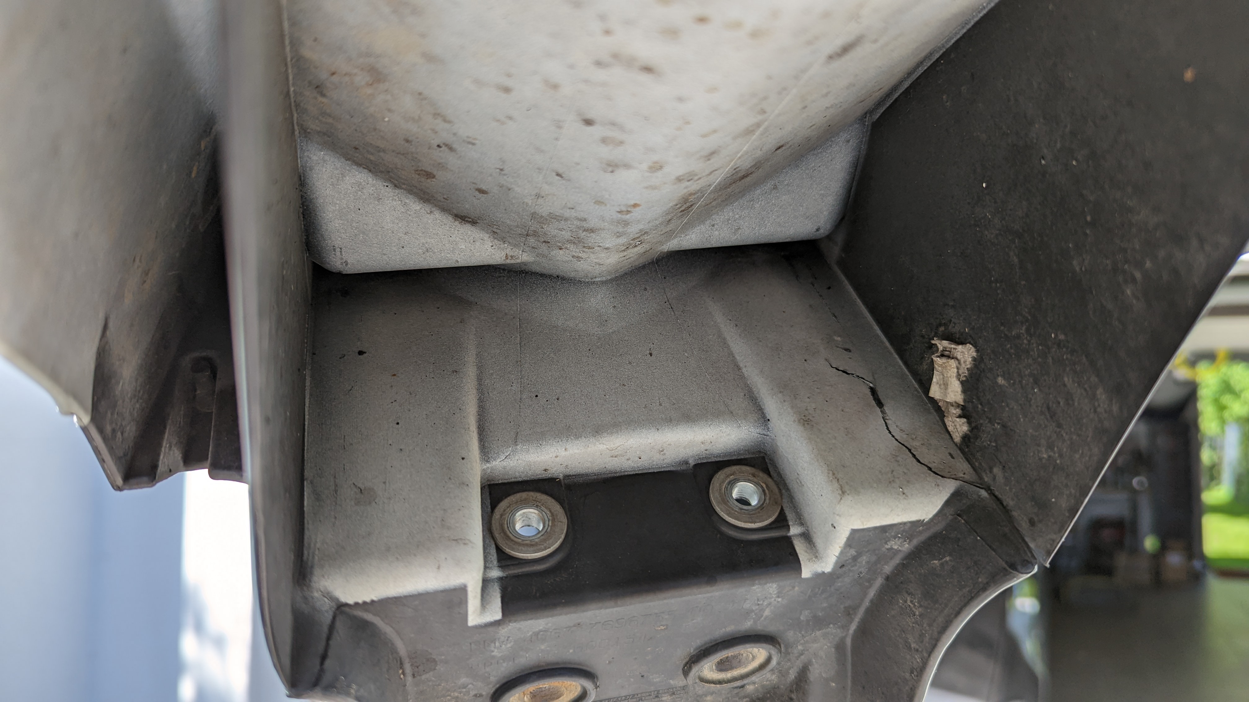 Gerissener Kotflügel Aluminiumoxidation