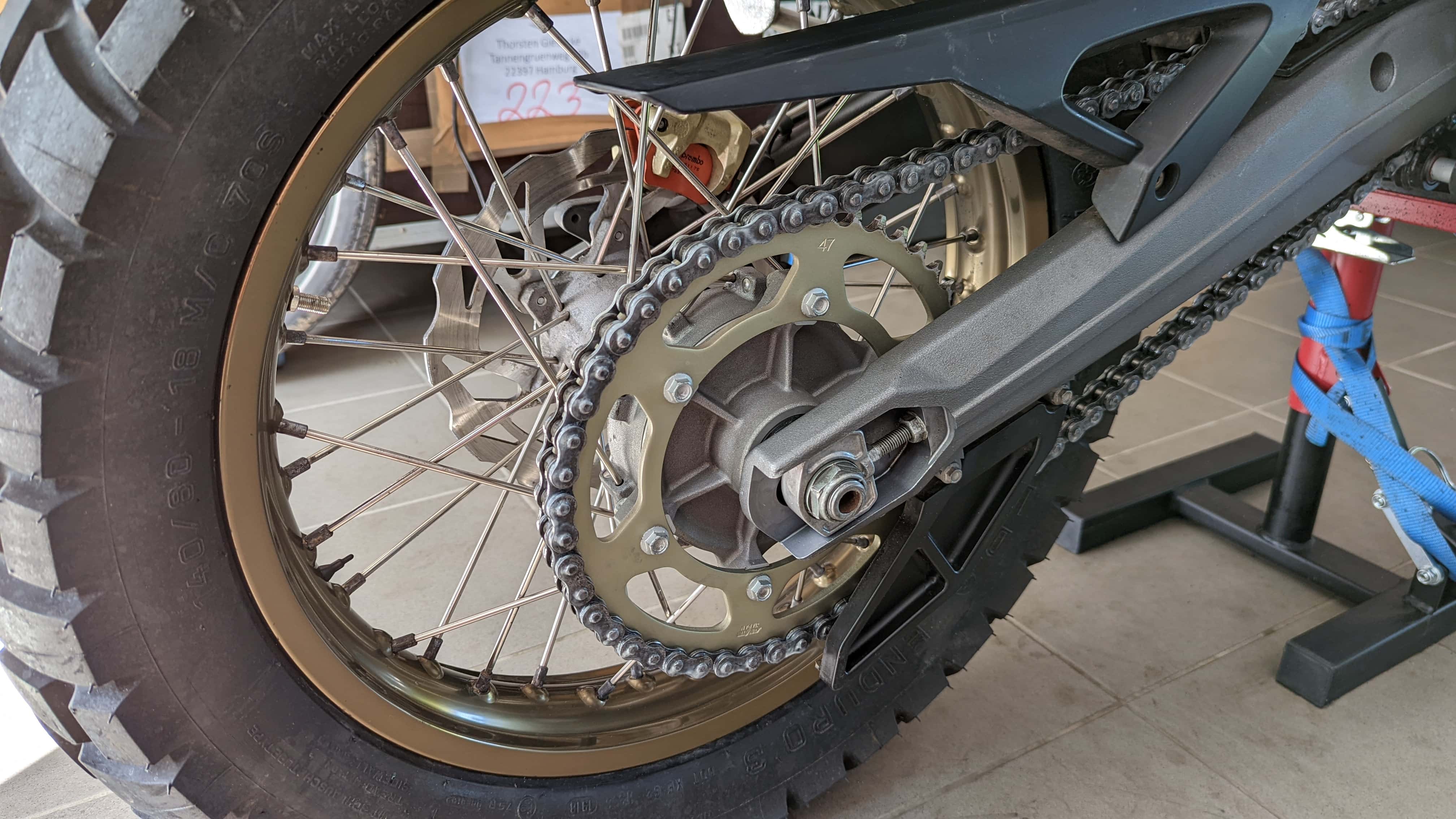 GereinigteKetten und Antriebsrad BMW G 650 XChallenge