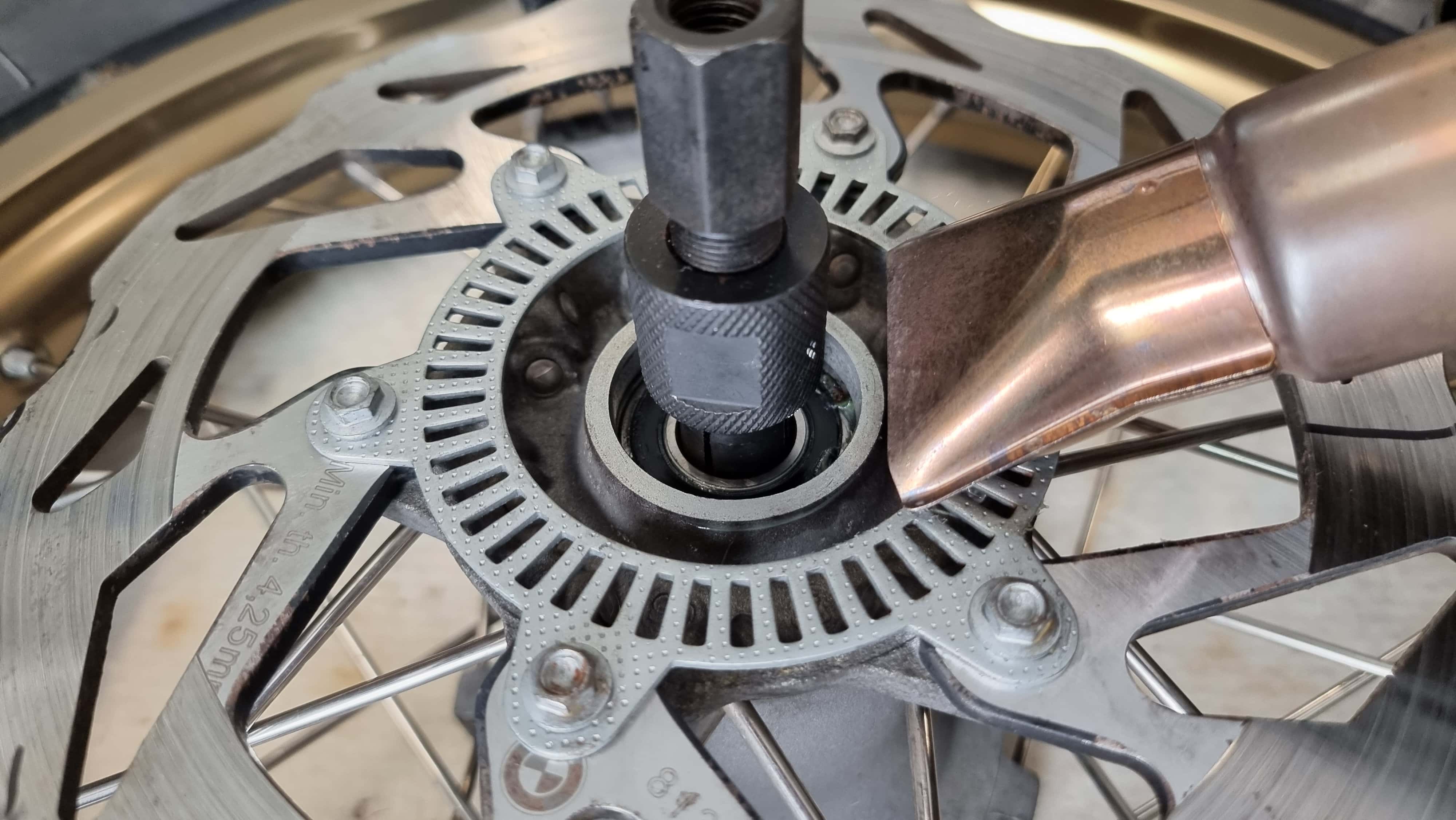 Ausbau der Lager Hinterrad BMW G 650 XChallenge