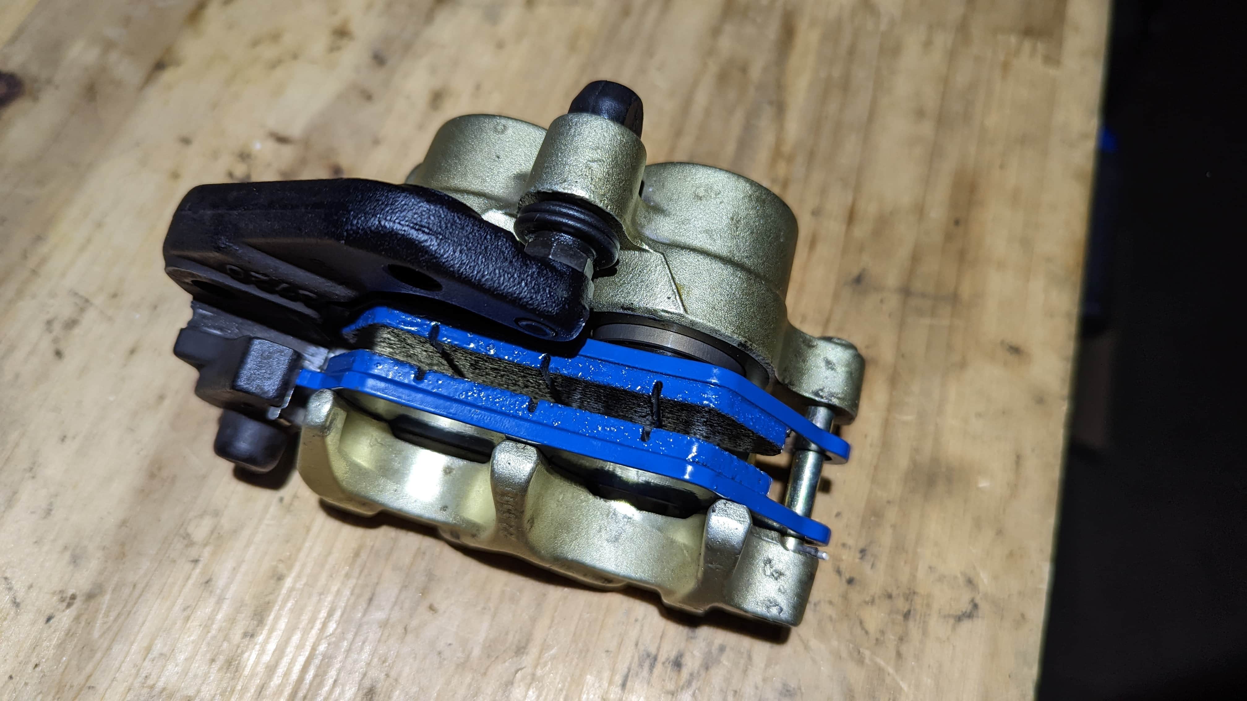 Vorderer Bremssattel nach der Überarbeitung BMW G 650 XChallenge
