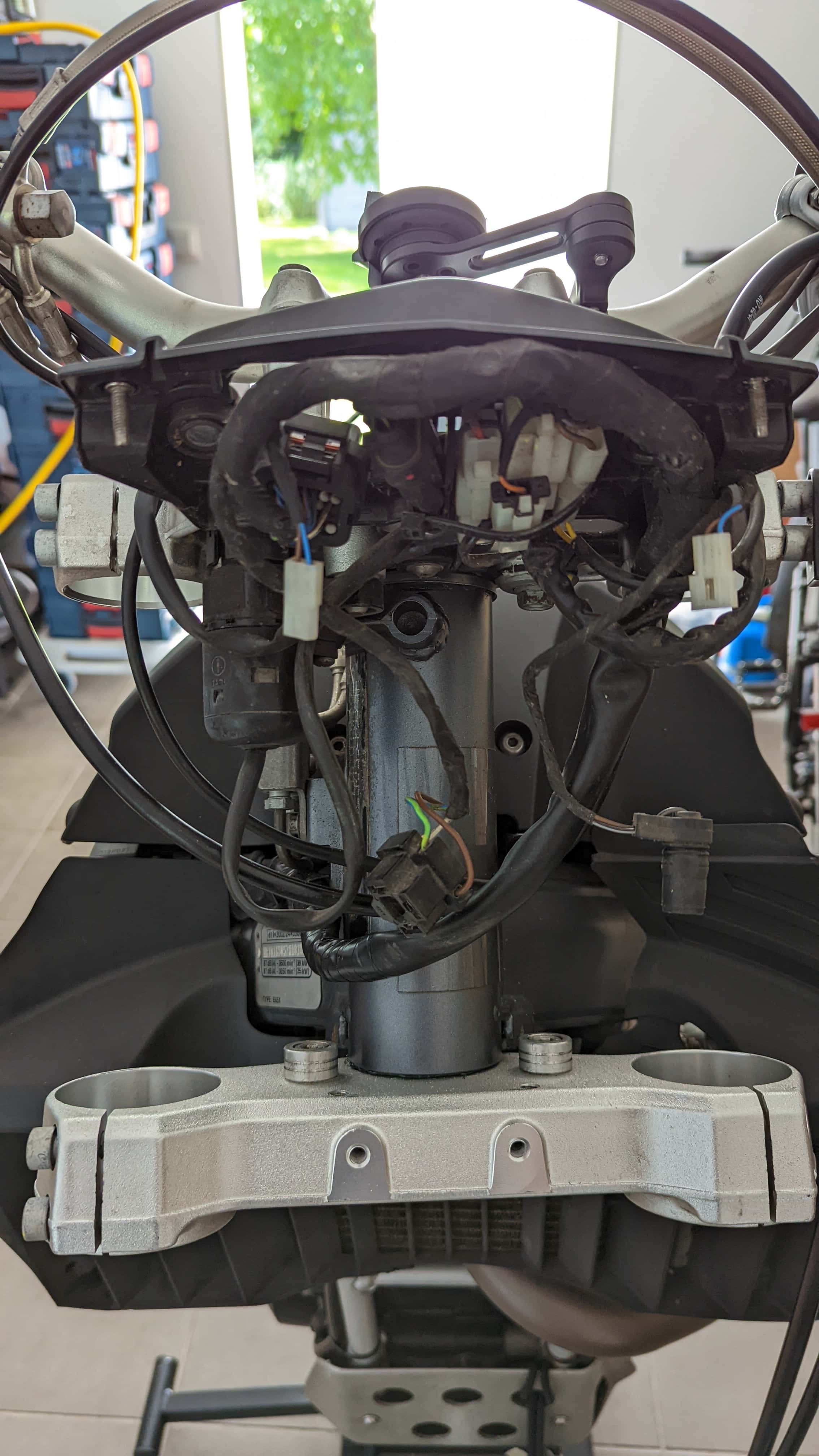 Montage neue Gabelbrücke BMW G 650 XChallenge