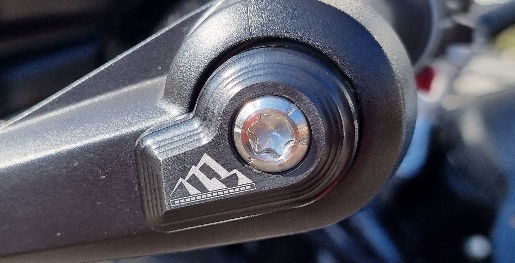 Manschettenknöpfe für die Lenkerenden von Thronebikeparts