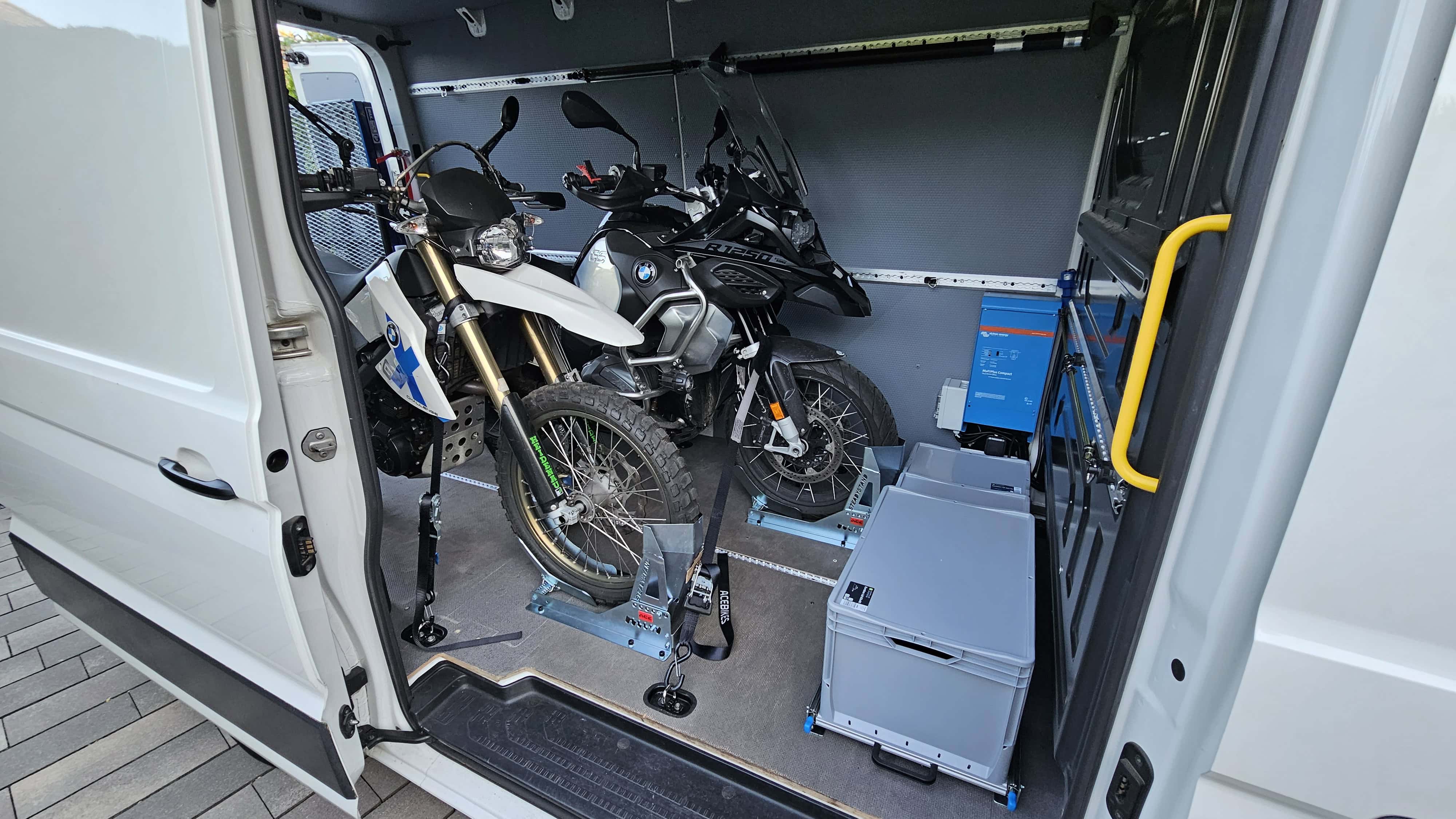 Projekt "Der perfekte Transporter". Umbau eines VW Crafter 2 zum Motorradtransporter und für Haus und Garten.