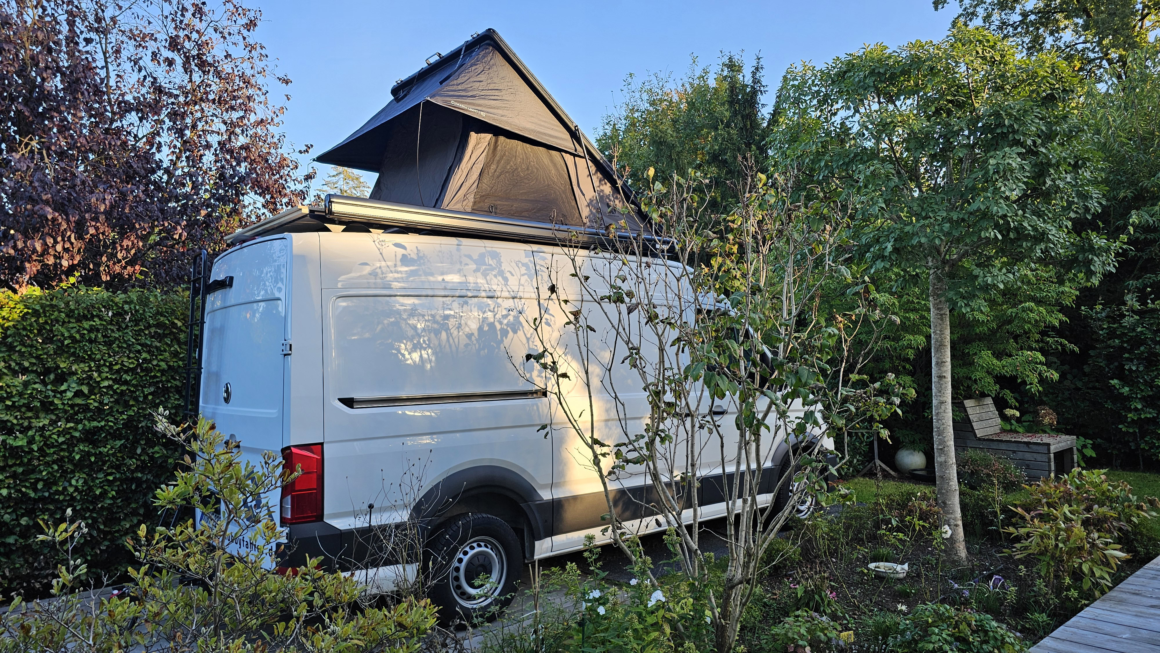 Vickywood Dachzelt montiert auf einem VW Crafter mit Hochdach
