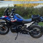 Back to BMW: Warum ich wieder eine GS fahre BMW R 1300 GS Trophy vor einem See
